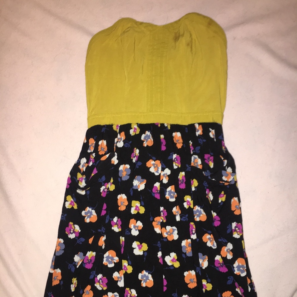 Short Strapless dress w/ pockets